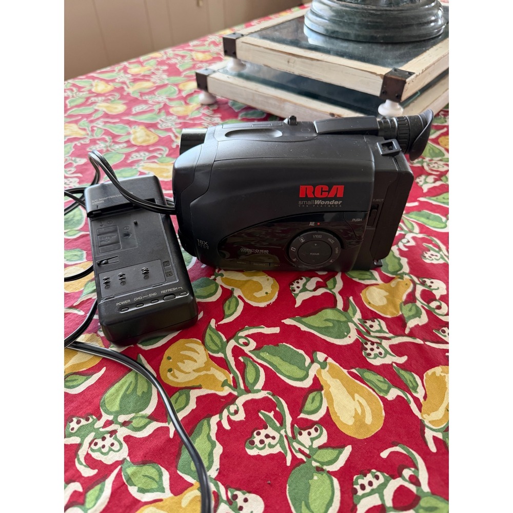 RCA SmallWonder VHS Playback Camcorder 18x Zoom with AC Adapter Charger 236689